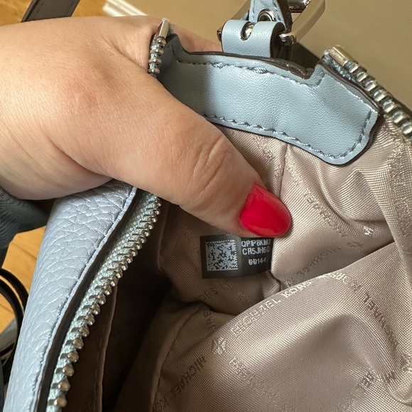 Michael Kors Camden MK Pouchette Crossbody Zip Bag Pale Blue Leather - Picture 8 of 8